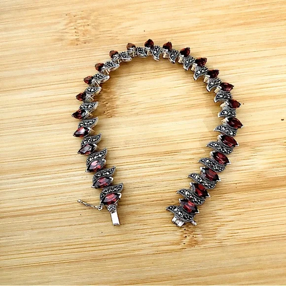 $118 Designer Garnet & Marcasite Estate Bracelet Sterling Marked A 925 THAILAND - Picture 3 of 8